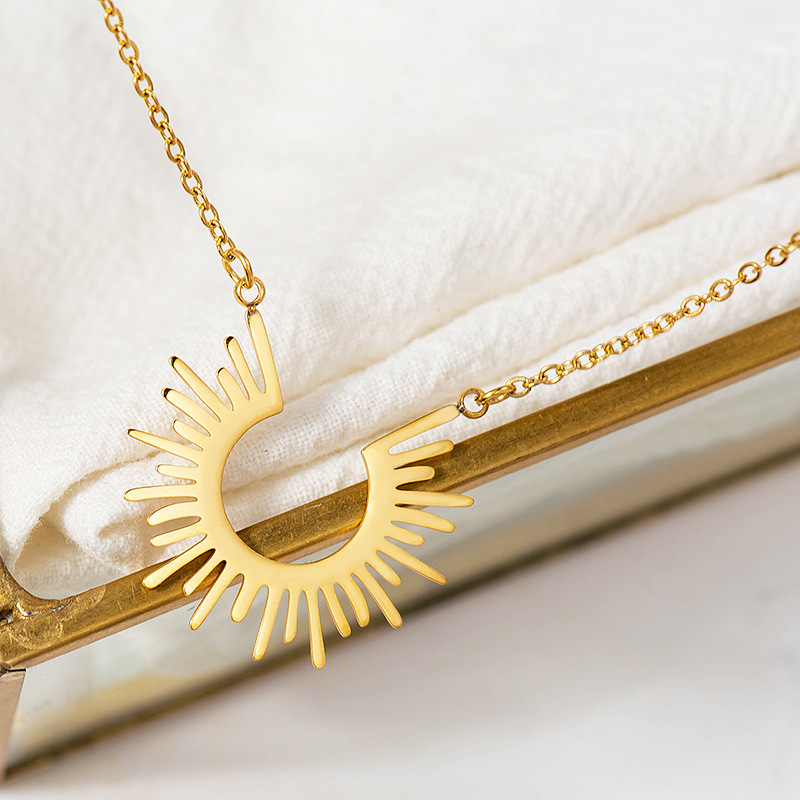SOMMAR 여성용 금도금 목걸이 및 펜던트, 태양 광 - Women'S Accessories Online India 리뷰 및 가격